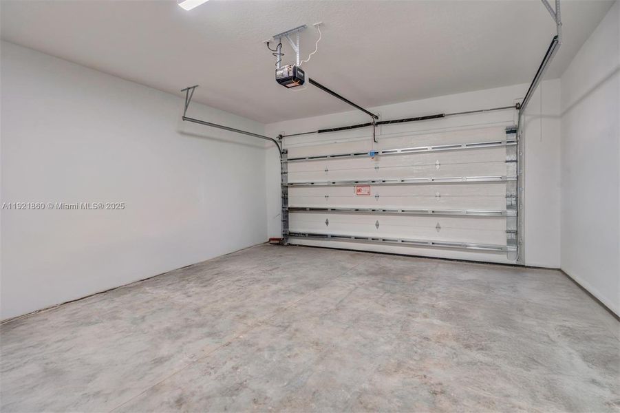 Spacious, unfurnished interior of a new home in , Boca Raton (Image 68). Spacious, unfurnished interior of a new home in , Boca Raton (Image 68).