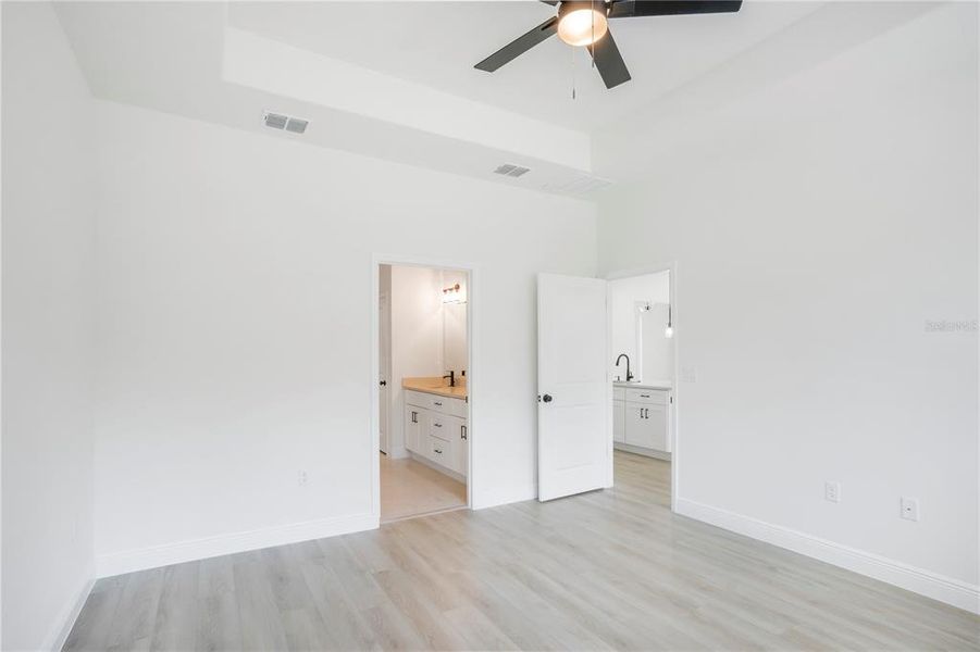 Spacious, unfurnished interior of a new home in , Fruitland Park (Image 10).