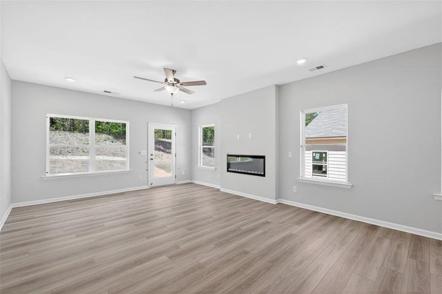 Spacious, unfurnished interior of a new home in Summerfield Place, Carrollton (Image 13).
