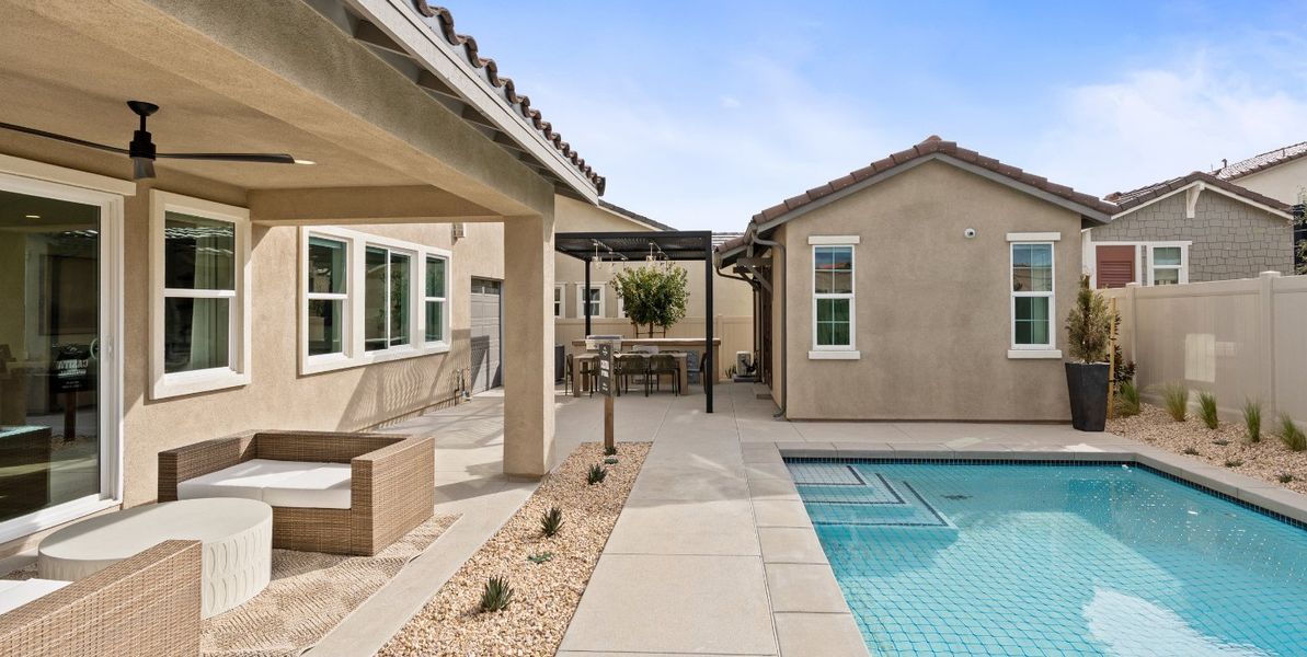 Horizon at Cascade Landing - 1440x724 (57)