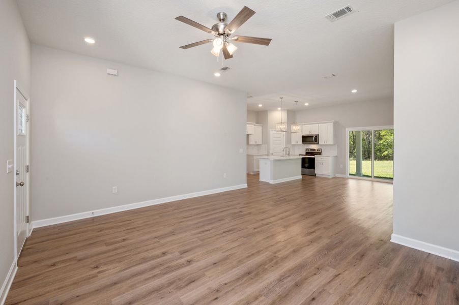 Representative unfurnished interior of a home built from the Savannah by CJL Homes in Oak Hollow, Crestview (Image 16).