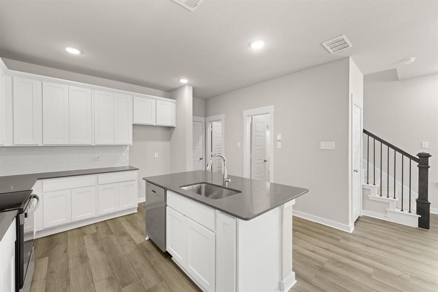 232 Wagon Spoke- Kitchen-4