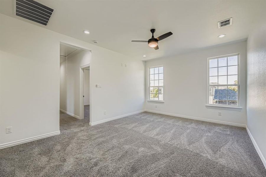 Spacious, unfurnished interior of a new home in , Grand Prairie (Image 25).