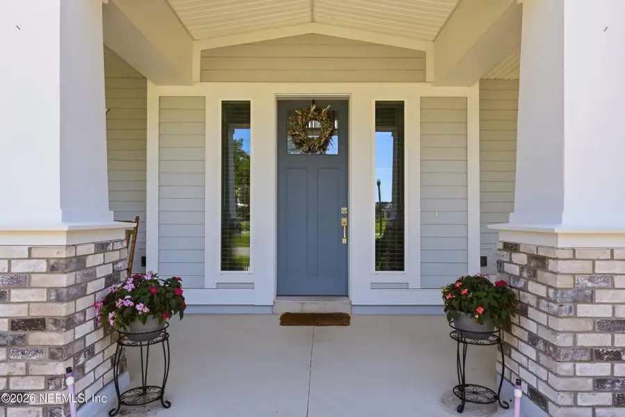 Exterior details and patio area of a home in Seven Pines, Jacksonville (Image 3).