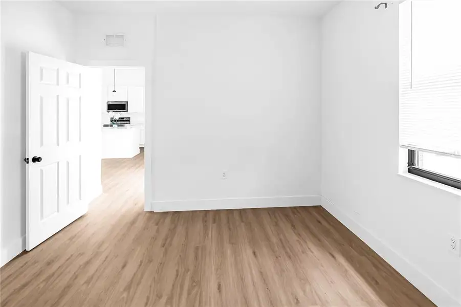 Spacious, unfurnished interior of a new home in , Clewiston (Image 24).