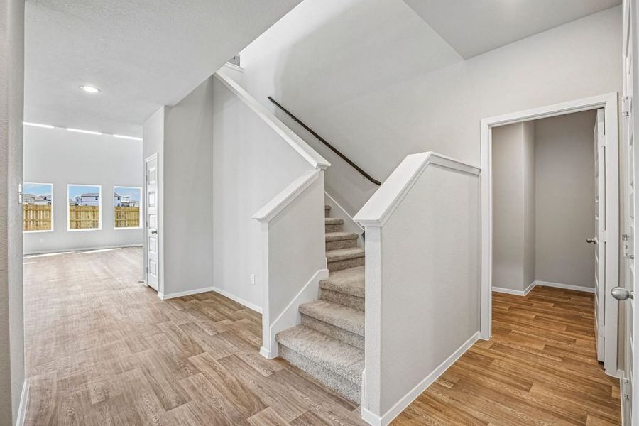 Spacious, unfurnished interior of a new home in Cloverleaf, Austin (Image 17).