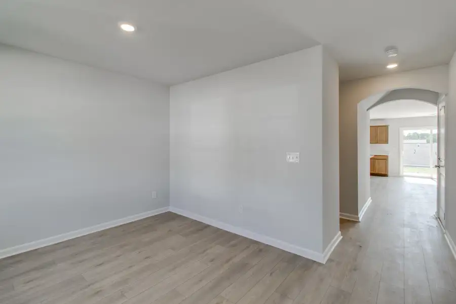 Spacious, unfurnished interior of a new home in Bluefield, Lexington (Image 16).