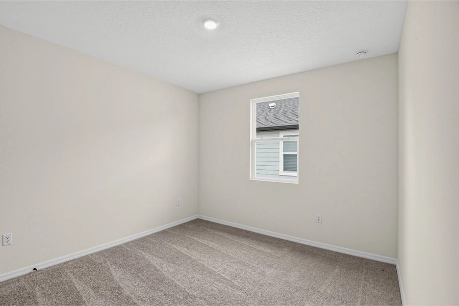 Spacious, unfurnished interior of a new home in Ardisia Park, New Smyrna Beach (Image 24).