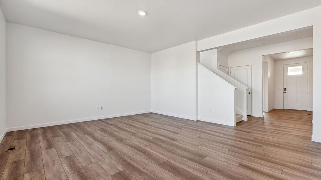 Spacious, unfurnished interior of a new home in Vista Meadows, Fort Lupton (Image 11).