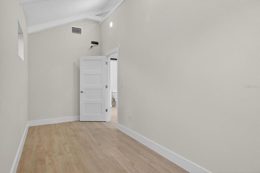 Spacious, unfurnished interior of a new home in , Tarpon Springs (Image 53).