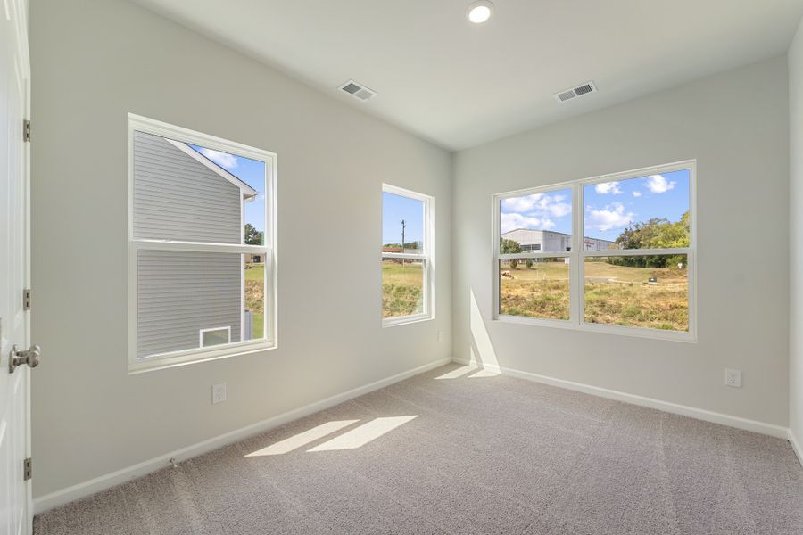 Spacious, unfurnished interior of a new home in Edwards Station, Taylors (Image 17).