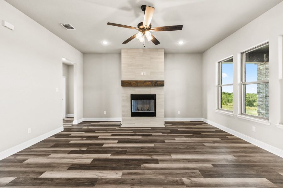 Spacious, unfurnished interior of a new home in Taylor Ranch, Springtown (Image 19).