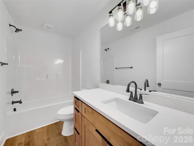 Full bathroom between 2nd and 3rd bedrooms Full bathroom between 2nd and 3rd bedrooms