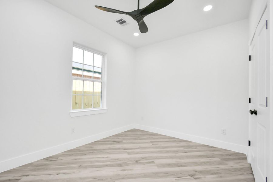 Spacious, unfurnished interior of a new home in , Rosharon (Image 16).