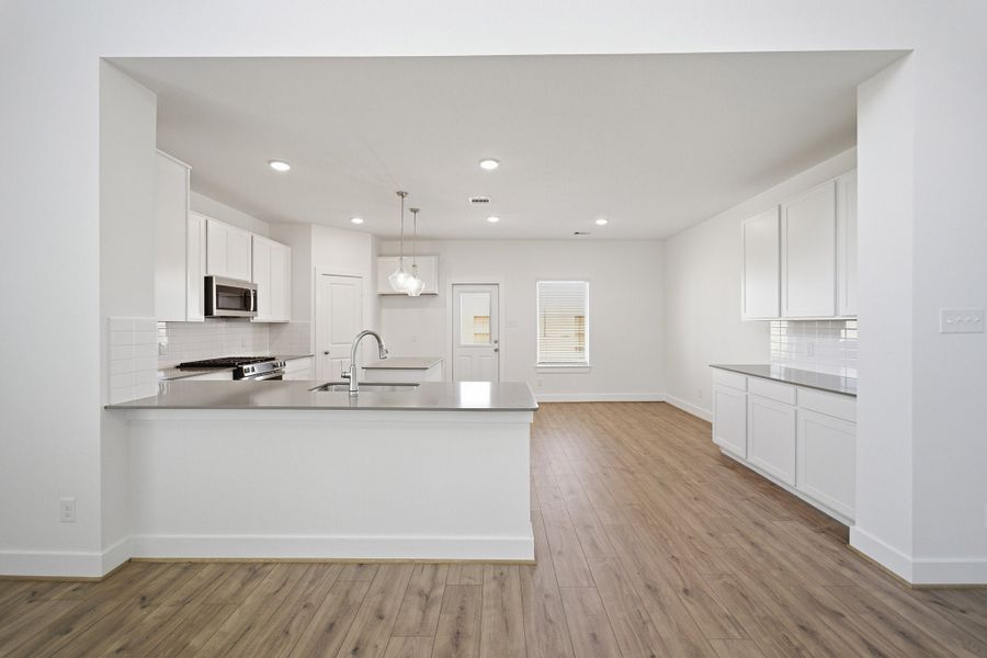 Furnished interior view inside a new home in Bay Creek, Baytown (Image 7).