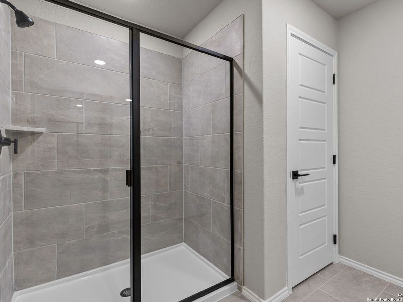 Image 32 of a home in Royal Crest.