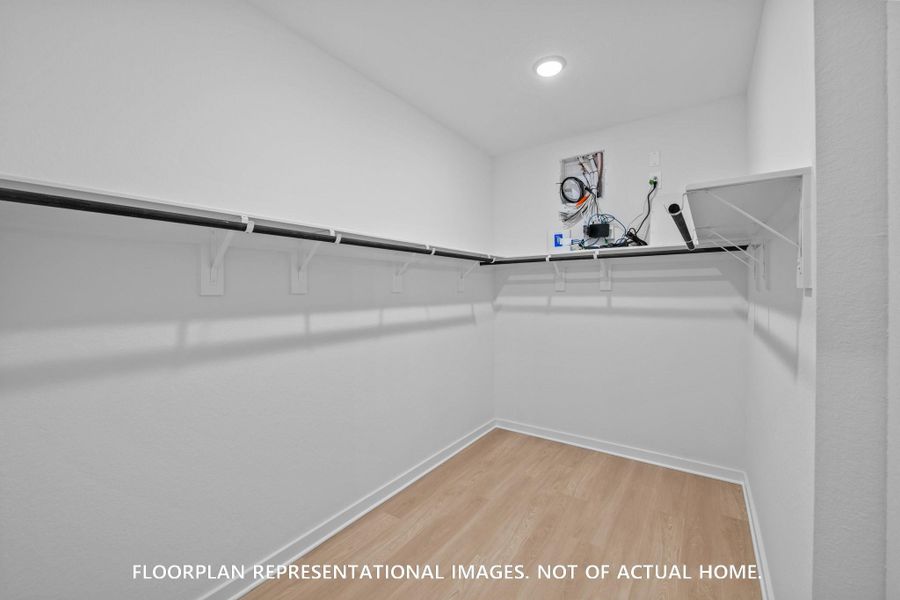 Spacious, unfurnished interior of a new home in Sorella, Tomball (Image 19).