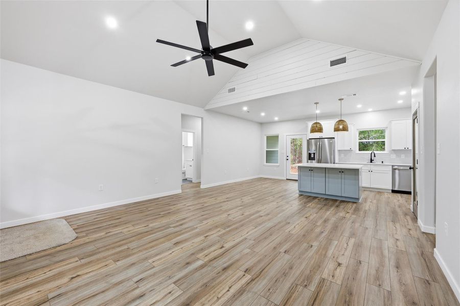 Spacious, unfurnished interior of a new home in , Brookeland (Image 14).