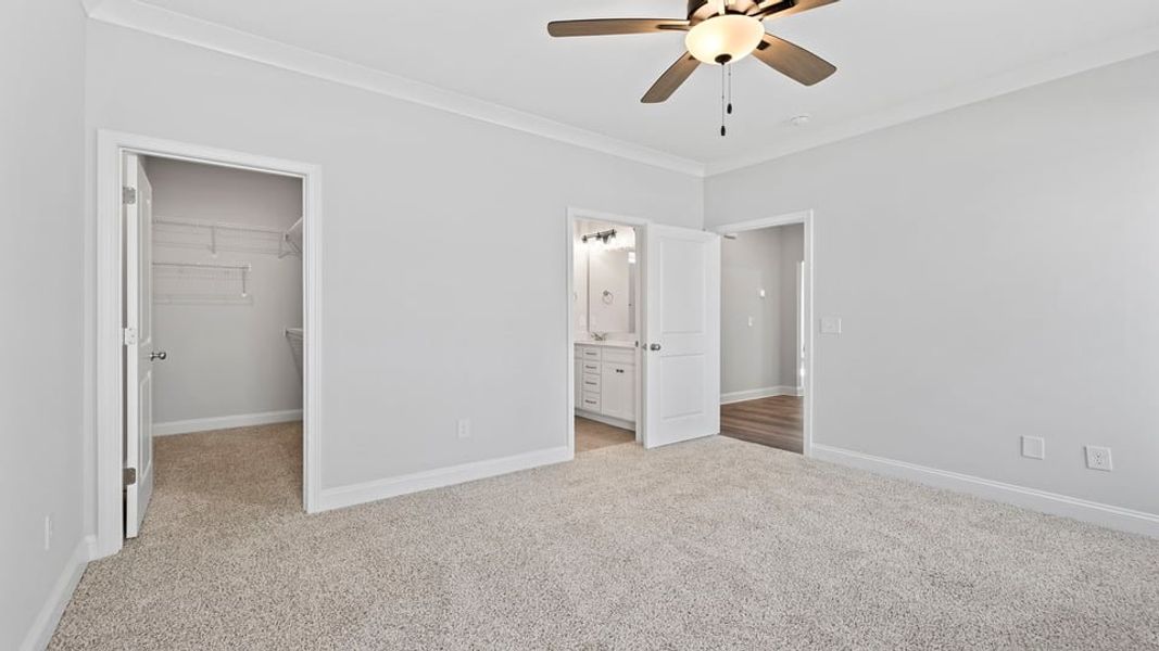 Spacious, unfurnished interior of a new home in Sunset Summits, Spartanburg (Image 23).
