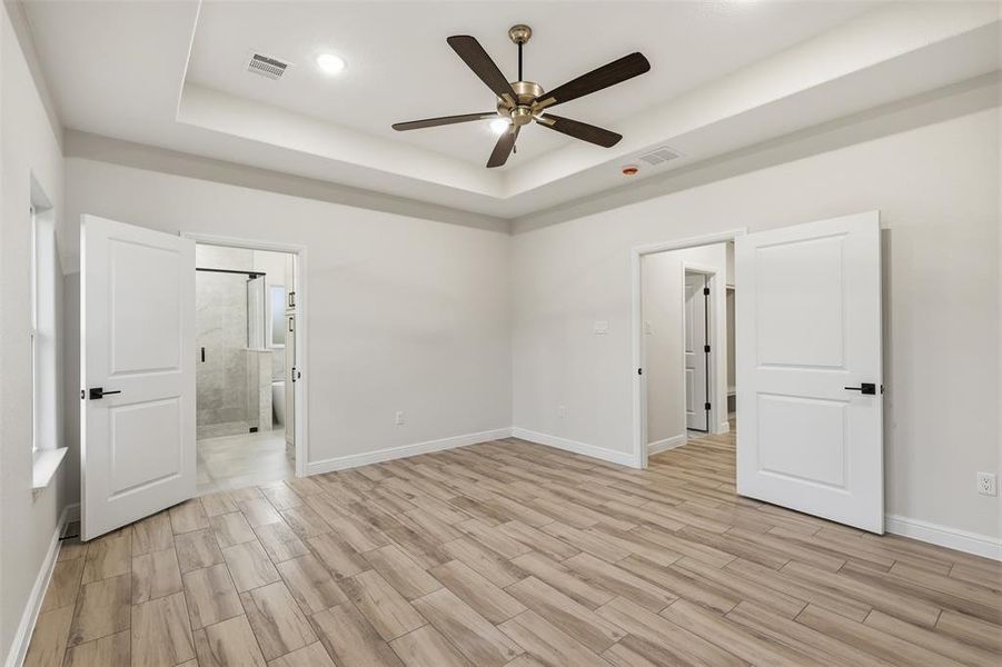 Spacious, unfurnished interior of a new home in , Weatherford (Image 22).