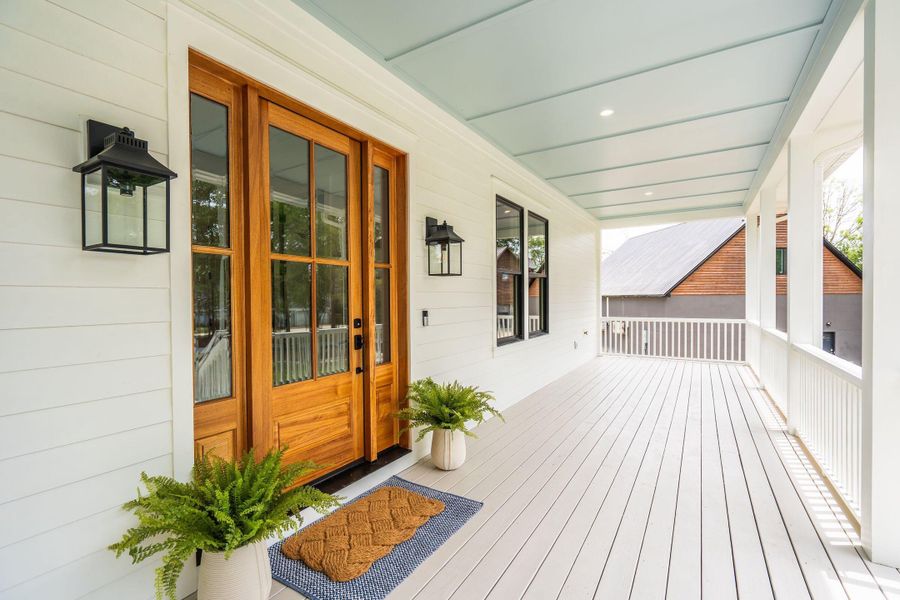 Exterior details and patio area of a home in , Johns Island (Image 3).