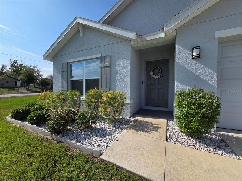 Exterior details and patio area of a home in Hernando County Spot Lots, Spring Hill (Image 3).
