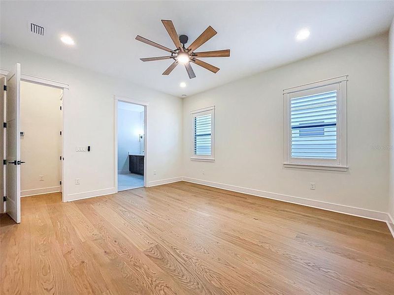 Spacious, unfurnished interior of a new home in , Tampa (Image 73).