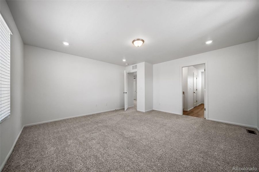 Spacious, unfurnished interior of a new home in , Aurora (Image 26).