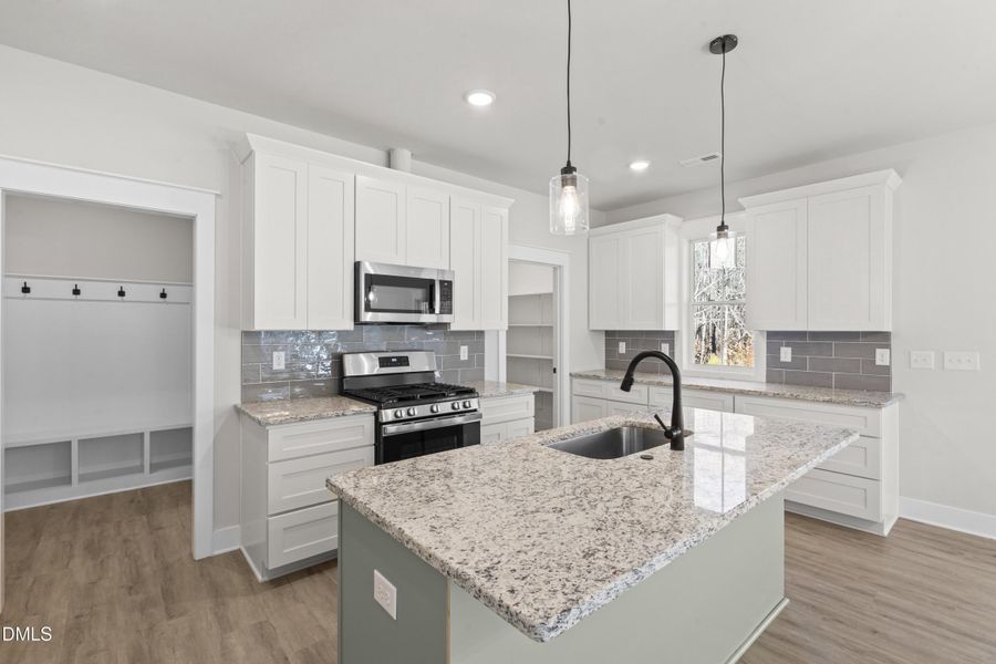 Kitchen - Island To Pantry - DSC04764