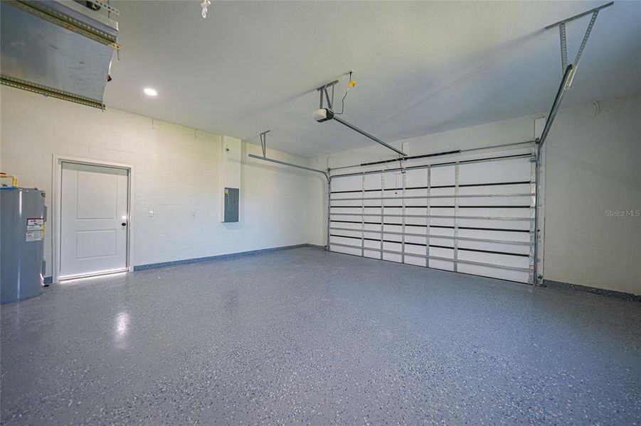 Spacious, unfurnished interior of a new home in , Punta Gorda (Image 19).