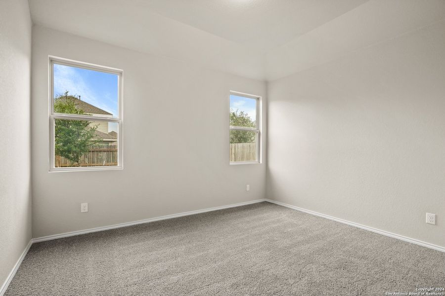 Spacious, unfurnished interior of a new home in Blue Ridge Ranch, San Antonio (Image 10).