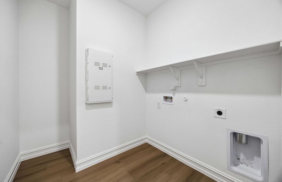 Spacious, unfurnished interior of a new home in Ribbonwood, Aubrey (Image 16).