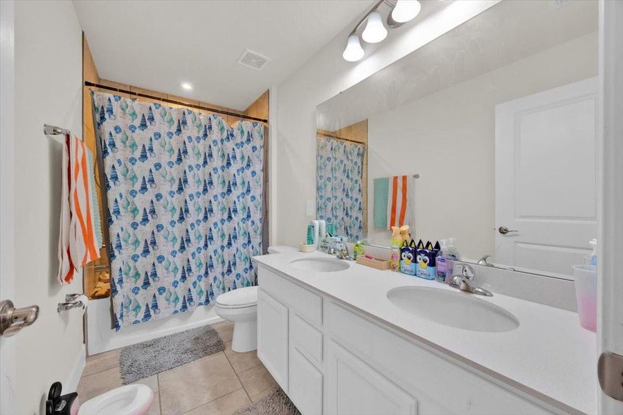 Furnished interior view inside a new home in , Apopka (Image 15).