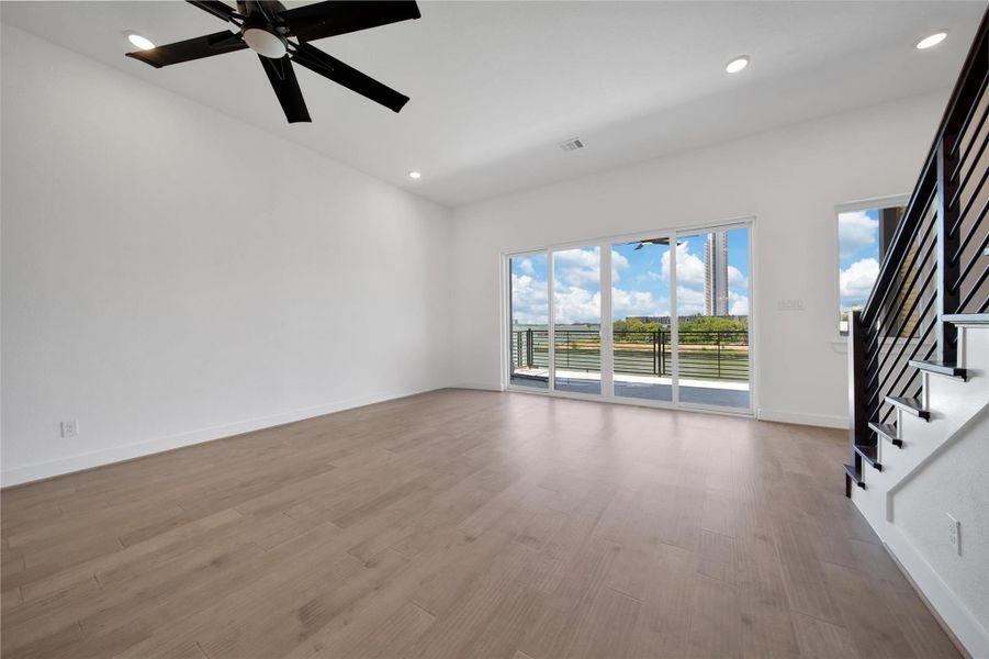 Spacious, unfurnished interior of a new home in Lago Pointe, Seabrook (Image 27). Spacious, unfurnished interior of a new home in Lago Pointe, Seabrook (Image 27).