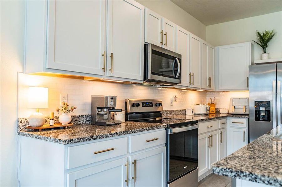 Furnished interior view inside a new home in , Plant City (Image 16).