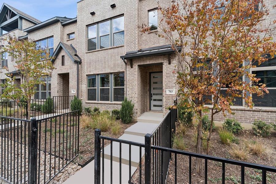 Exterior details and patio area of a home in Hillside at Las Colinas, Irving (Image 2).