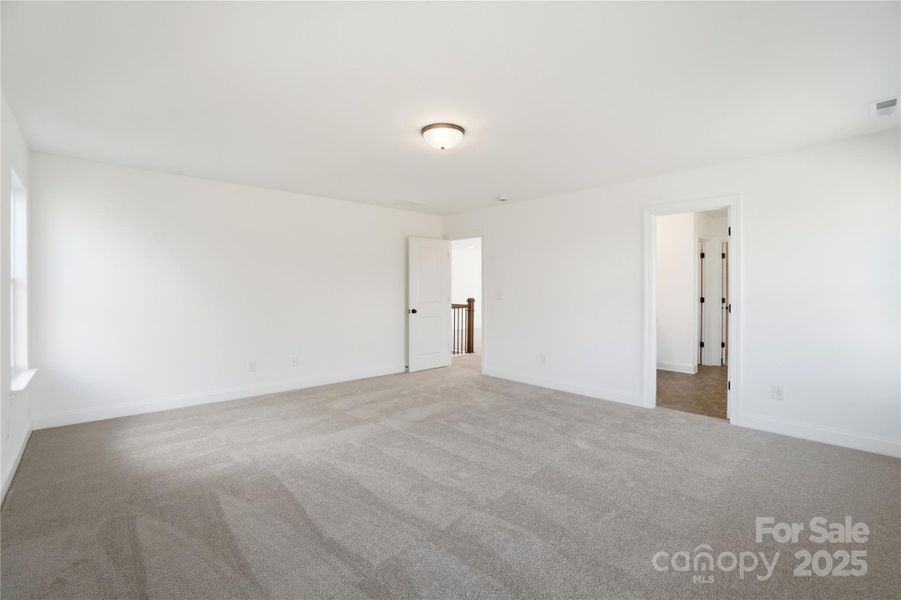 Spacious, unfurnished interior of a new home in Summerlin, Mooresville (Image 27).