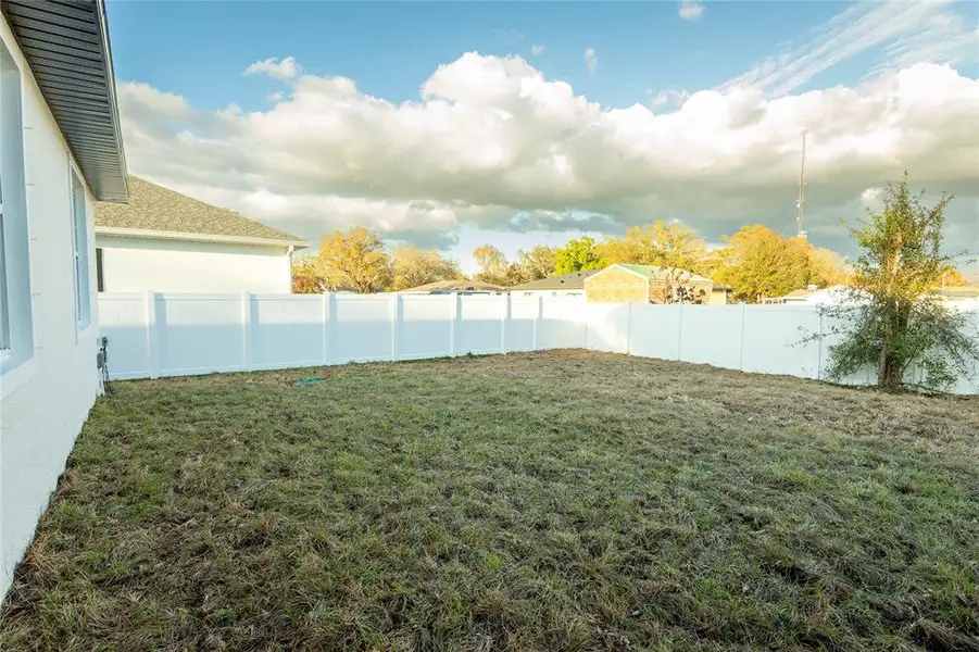 Exterior details and patio area of a home in , Tampa (Image 3).