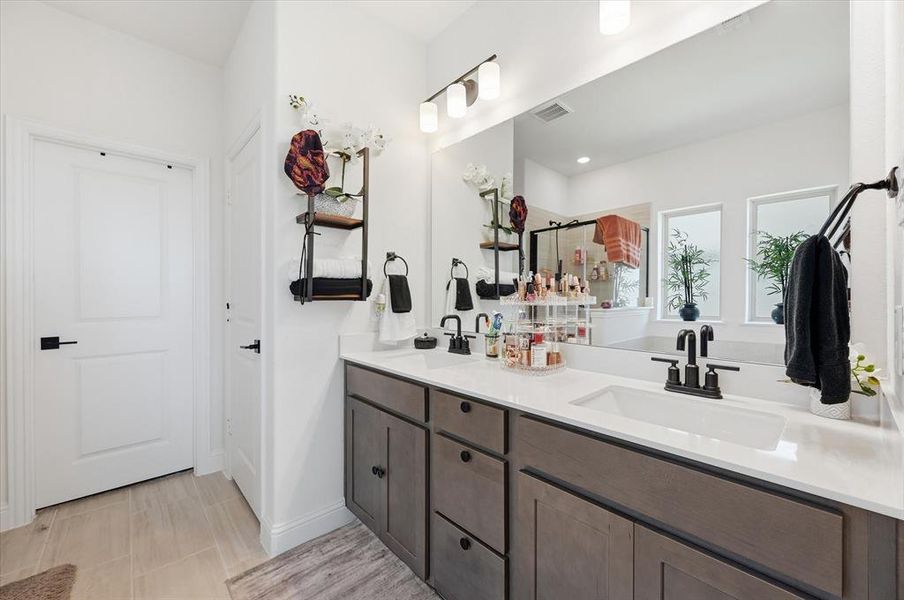 Furnished interior view inside a new home in , Venus (Image 33). Furnished interior view inside a new home in , Venus (Image 33).