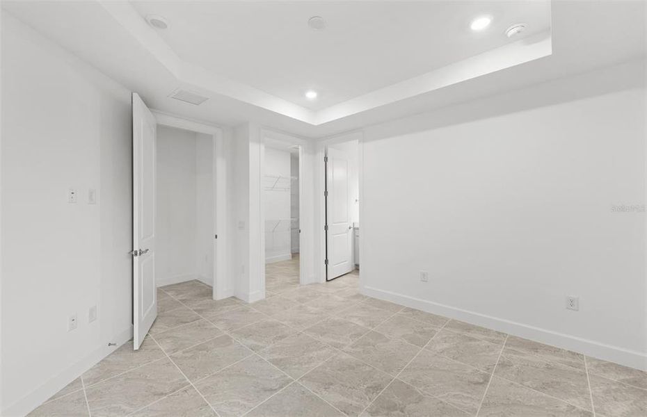 Spacious, unfurnished interior of a new home in Talon Preserve on Palmer Ranch, Nokomis (Image 16).
