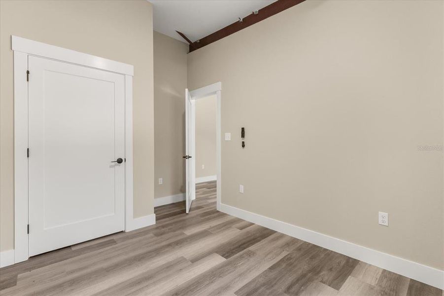 Spacious, unfurnished interior of a new home in , Homosassa (Image 19).