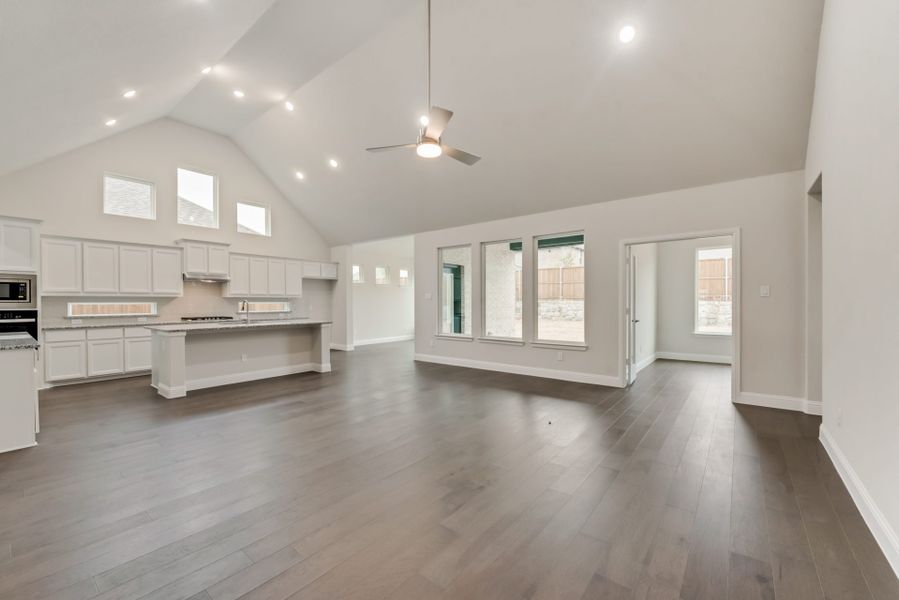 Spacious, unfurnished interior of a new home in Nelson Lake, Rockwall (Image 11).