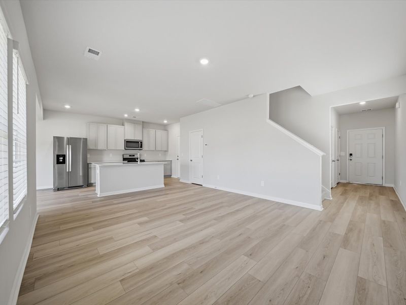 Spacious, unfurnished interior of a new home in Pleasant Brook, Greenville (Image 10).