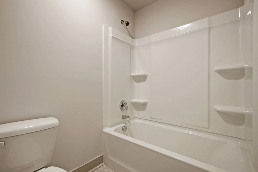 Harrington Full Bathroom