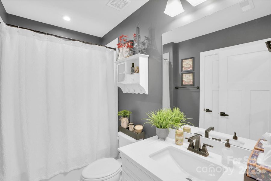 Full bathroom on main