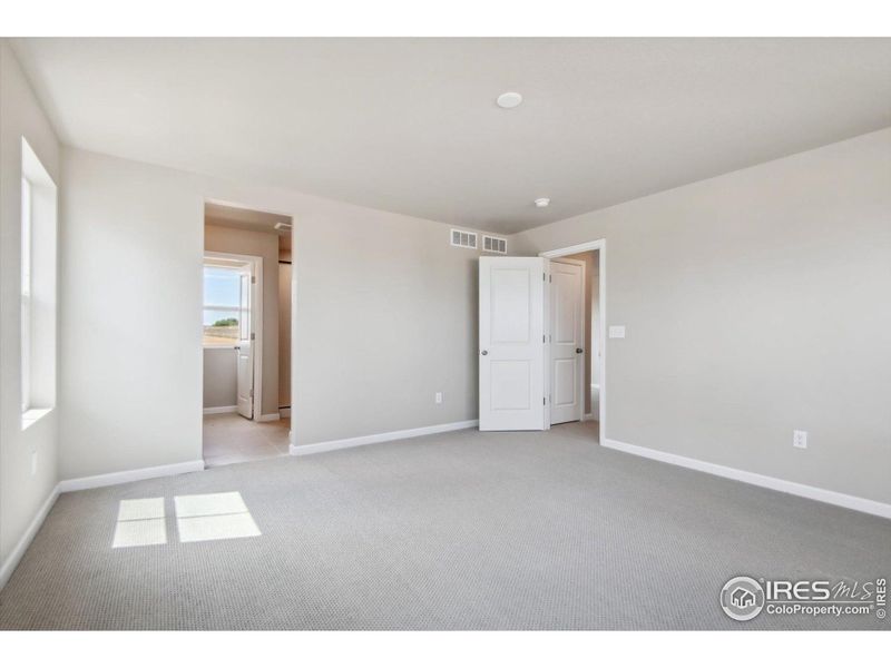 Spacious, unfurnished interior of a new home in The Overlook at Johnstown Farms, Johnstown (Image 21).
