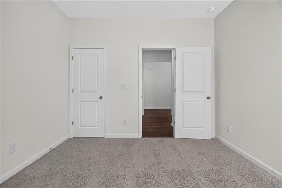 Spacious, unfurnished interior of a new home in , Athens (Image 28).