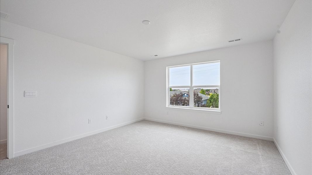 Spacious, unfurnished interior of a new home in Silver Peaks, Lochbuie (Image 21). Spacious, unfurnished interior of a new home in Silver Peaks, Lochbuie (Image 21).