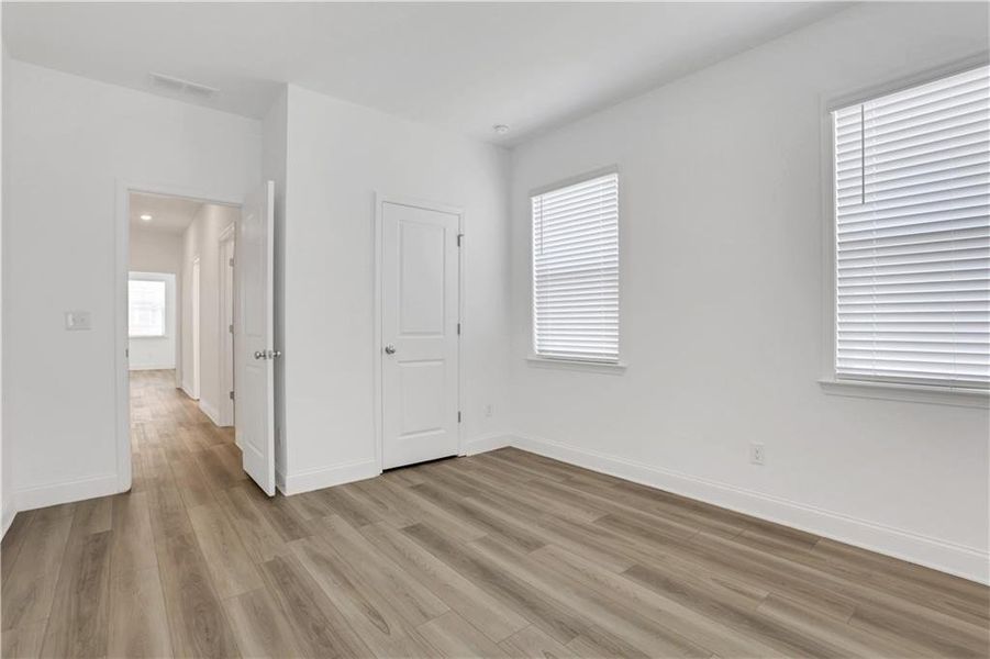 Spacious, unfurnished interior of a new home in Bailey Fence, Dacula (Image 33).
