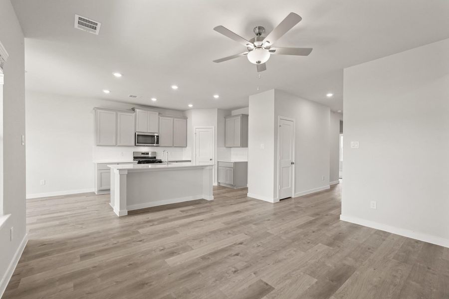 Spacious, unfurnished interior of a new home in Woodshore, Clute (Image 16). Spacious, unfurnished interior of a new home in Woodshore, Clute (Image 16).